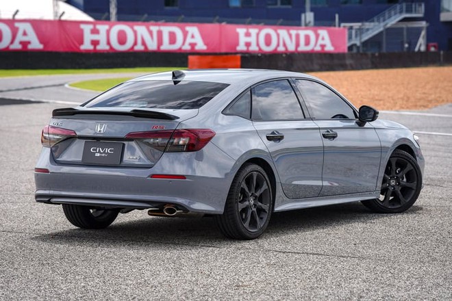 Honda Civic 2026 ra mắt gần Việt Nam: 3 phi&ecirc;n bản, gi&aacute; quy đổi từ 738 triệu đồng, th&ecirc;m giả lập sang số, cảnh b&aacute;o điểm m&ugrave; - Ảnh 3.