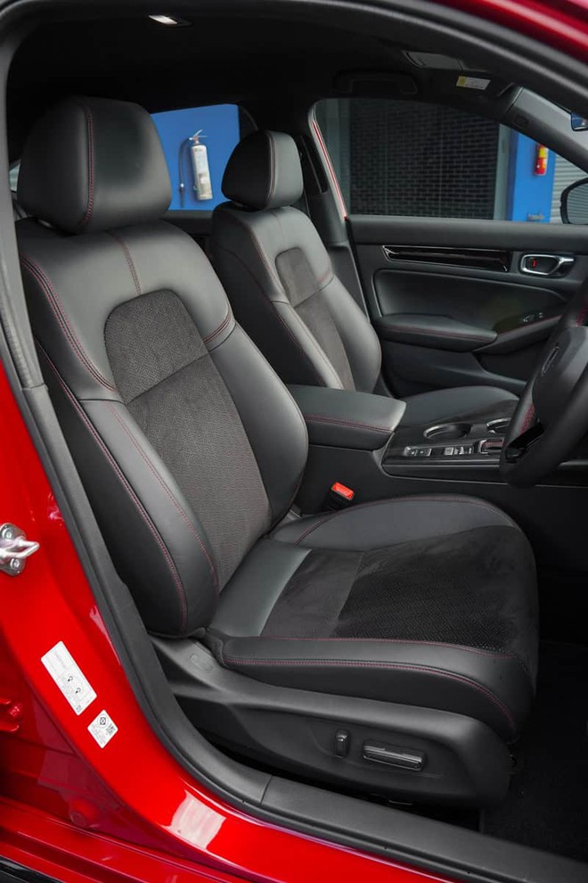 Honda Civic 2026 ra mắt gần Việt Nam: 3 phi&ecirc;n bản, gi&aacute; quy đổi từ 738 triệu đồng, th&ecirc;m giả lập sang số, cảnh b&aacute;o điểm m&ugrave; - Ảnh 19.