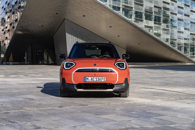 MINI Aceman ra mắt Việt Nam: Gi&aacute; 2,419 tỷ đồng, d&agrave;i ngang SUV cỡ A, chạy điện hơn 400km/sạc - Ảnh 2.