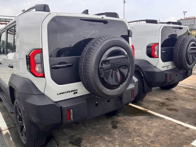 Đại l&yacute; b&aacute;o Toyota Land Cruiser FJ ra mắt Việt Nam tuần sau: Gi&aacute; dự kiến gần 1,2 tỷ đồng, m&aacute;y 2.7L như Fortuner, c&oacute; ADAS, nhập Th&aacute;i - Ảnh 5.