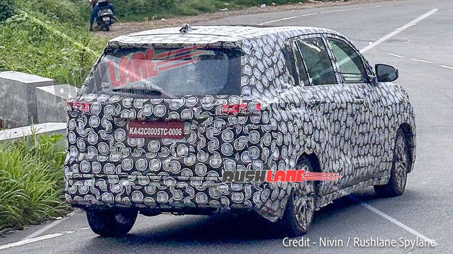 Xem trước Toyota Innova Cross 2027: Thiết kế mới c&oacute; điểm giống Corolla Cross, nội thất xịn hơn, ADAS c&oacute; thể n&acirc;ng cấp - Ảnh 2.