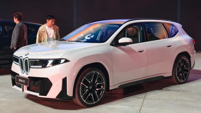 BMW iX3 bản n&agrave;y m&agrave; về nước th&igrave; xuy&ecirc;n Việt kh&ocirc;ng phải nghĩ: Đầy pin chạy gần 920km, sạc 10 ph&uacute;t th&ecirc;m 400km nữa - Ảnh 1.