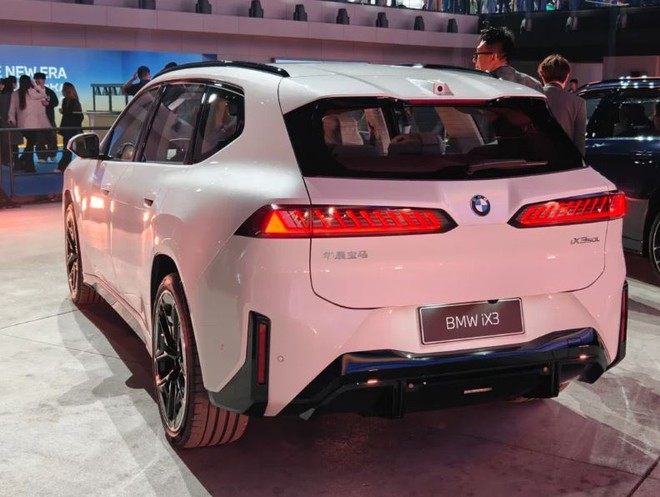 BMW iX3 bản n&agrave;y m&agrave; về nước th&igrave; xuy&ecirc;n Việt kh&ocirc;ng phải nghĩ: Đầy pin chạy gần 920km, sạc 10 ph&uacute;t th&ecirc;m 400km nữa - Ảnh 2.