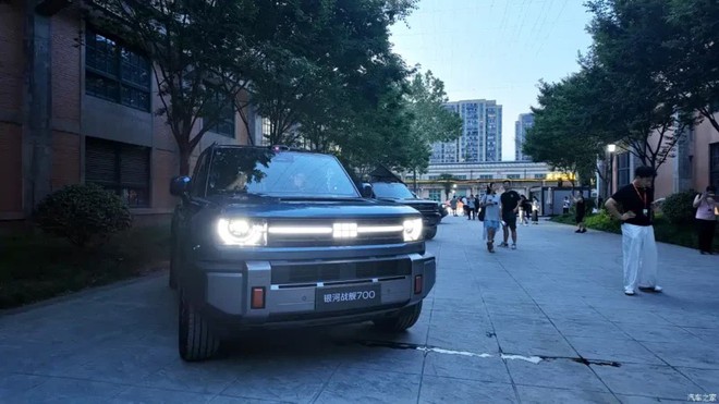 Ảnh thực tế SUV Geely mới d&aacute;ng như Defender, mạnh hơn 1.100hp, lội nước 800mm, c&oacute; hơn 50 chỗ chờ lắp phụ kiện địa h&igrave;nh - Ảnh 3.