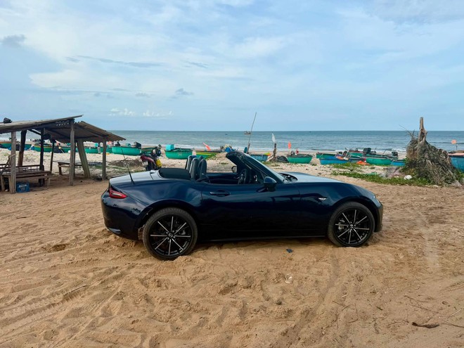 Cường &lsquo;Đ&ocirc; la&rsquo; đem Mazda MX-5 đi vầy c&aacute;t biển: M&agrave;u sơn mới kh&aacute;c d&agrave;n xe đang c&oacute;, bộ sưu tập JDM số s&agrave;n nay l&ecirc;n tới 4 chiếc? - Ảnh 3.