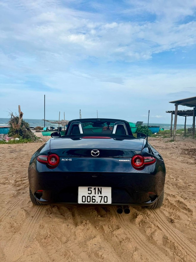 Cường &lsquo;Đ&ocirc; la&rsquo; đem Mazda MX-5 đi vầy c&aacute;t biển: M&agrave;u sơn mới kh&aacute;c d&agrave;n xe đang c&oacute;, bộ sưu tập JDM số s&agrave;n nay l&ecirc;n tới 4 chiếc? - Ảnh 4.