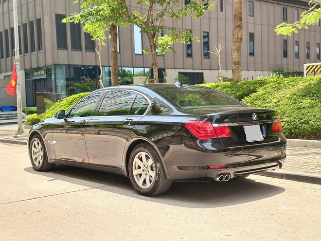 Chiếc BMW 730Li gi&aacute; 440 triệu đồng n&agrave;y sẽ khiến người d&ugrave;ng phải c&acirc;n nhắc thay v&igrave; mua Toyota Camry 13 năm tuổi - Ảnh 2.