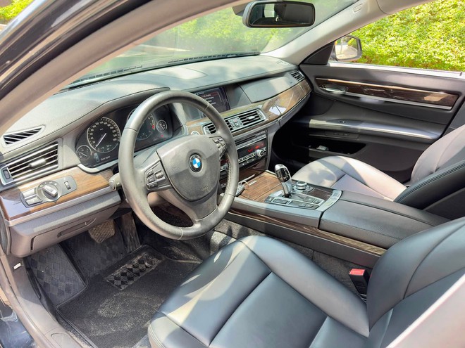 Chiếc BMW 730Li gi&aacute; 440 triệu đồng n&agrave;y sẽ khiến người d&ugrave;ng phải c&acirc;n nhắc thay v&igrave; mua Toyota Camry 13 năm tuổi - Ảnh 3.