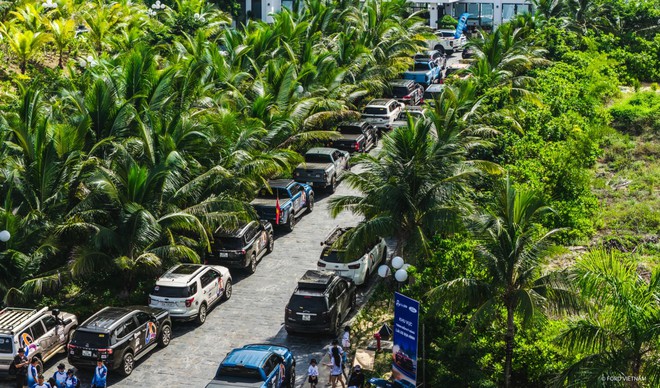 350 chiếc b&aacute;n tải từ 3 miền đổ về Huế: Nhiều thử th&aacute;ch off-road, b&agrave;i học cứu hộ chuẩn tr&ecirc;n b&atilde;i biển Lăng C&ocirc; - Ảnh 2.