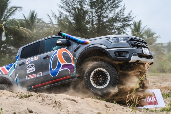 350 chiếc b&aacute;n tải từ 3 miền đổ về Huế: Nhiều thử th&aacute;ch off-road, b&agrave;i học cứu hộ chuẩn tr&ecirc;n b&atilde;i biển Lăng C&ocirc; - Ảnh 6.
