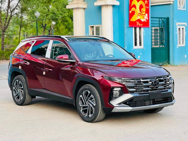 Hyundai Tucson xả kho tại đại l&yacute;: Giảm tới 163 triệu đồng, bản cao nhất rẻ hơn Toyota Corolla Cross - Ảnh 2.