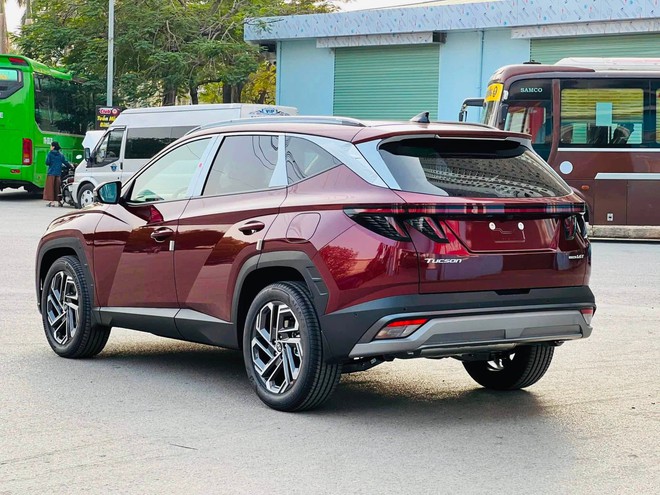 Hyundai Tucson xả kho tại đại l&yacute;: Giảm tới 163 triệu đồng, bản cao nhất rẻ hơn Toyota Corolla Cross - Ảnh 3.