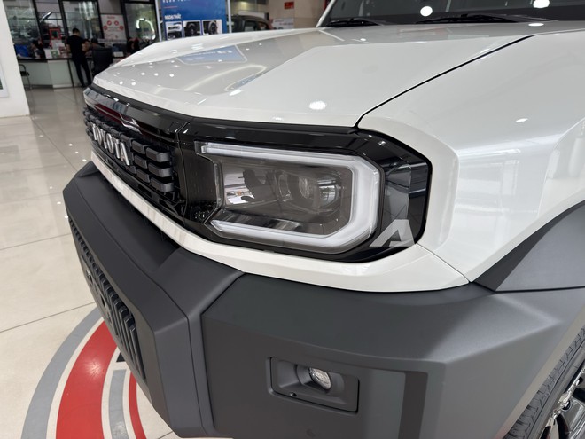 Ảnh thực tế Toyota Land Cruiser FJ gi&aacute; 1,198 tỷ đồng tại Việt Nam: Giống Prado mini, m&aacute;y xăng 2.7L, đầy đủ ADAS - Ảnh 10.