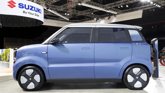 Xe Suzuki cỡ mini lộ diện tr&ecirc;n đường: Chiều d&agrave;i nhỉnh hơn VF 3, thiết kế vu&ocirc;ng vức, 4 cửa, động cơ điện hơn 270km/sạc - Ảnh 5.