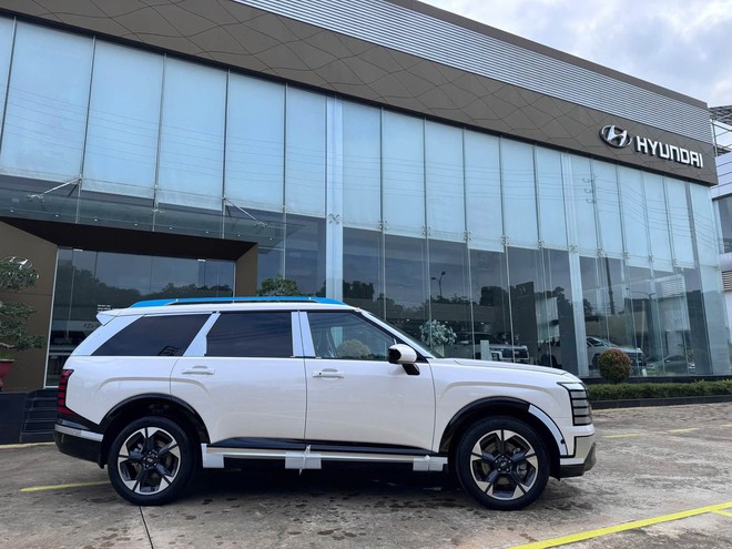 Hyundai Palisade Hybrid bản 'base' c&oacute; mặt ở đại l&yacute;: Gi&aacute; dự kiến 1,5 tỷ, rẻ hơn bản 'full' của Everest, c&oacute; đủ ADAS - Ảnh 2.