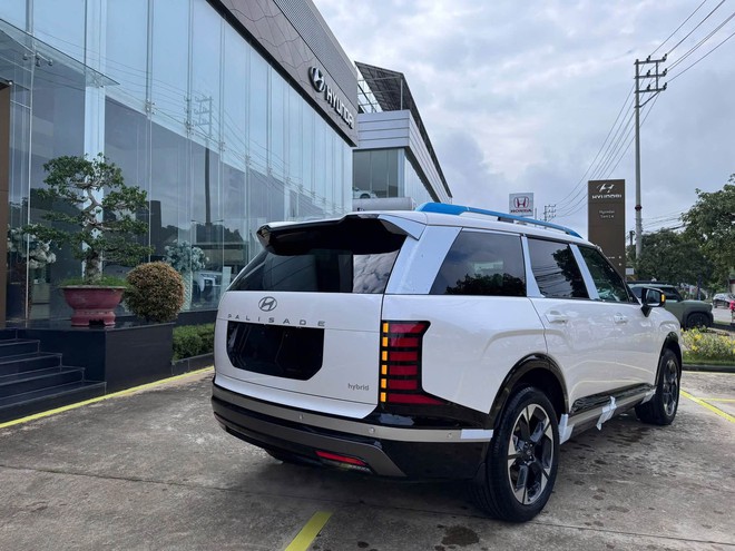 Hyundai Palisade Hybrid bản 'base' c&oacute; mặt ở đại l&yacute;: Gi&aacute; dự kiến 1,5 tỷ, rẻ hơn bản 'full' của Everest, c&oacute; đủ ADAS - Ảnh 4.