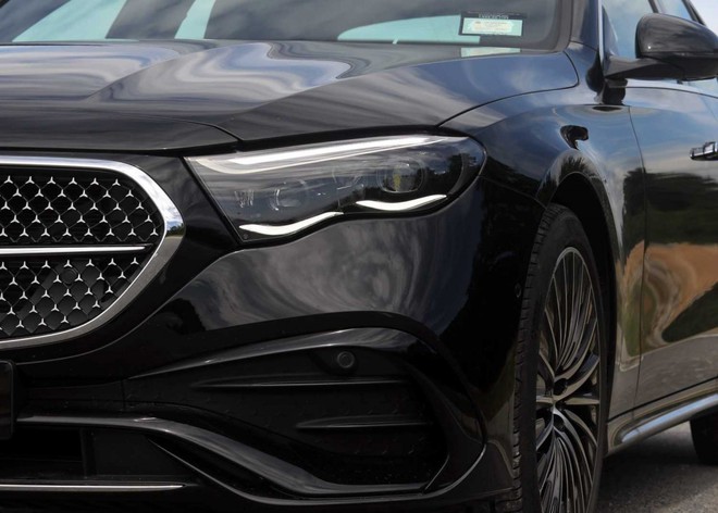 Đại l&yacute; b&aacute;o Mercedes-Benz E-Class sắp th&ecirc;m bản PHEV tại Việt Nam: Gi&aacute; tạm t&iacute;nh gần 3,4 tỷ đồng, chạy 100km kh&ocirc;ng cần xăng, tăng sức cạnh tranh 5 Series - Ảnh 7.