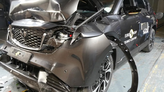 Mazda CX-5 2026 đạt điểm an to&agrave;n kỷ lục khi bảo vệ người tham gia giao th&ocirc;ng - Ảnh 4.