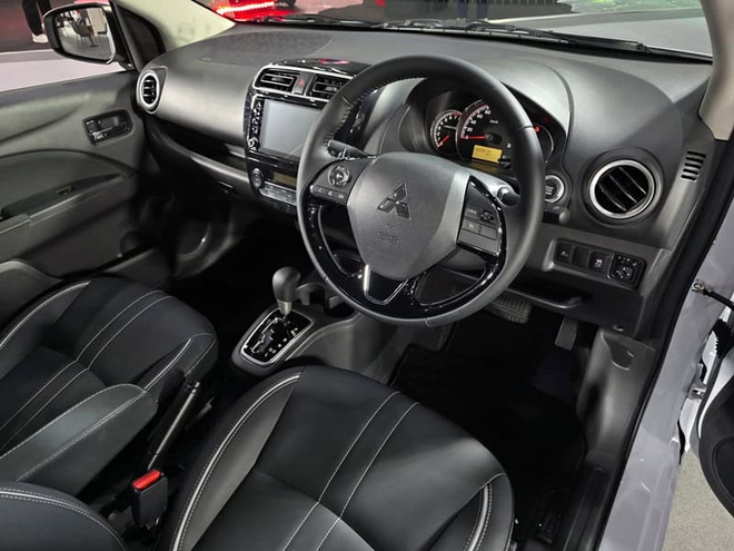 Ảnh thực tế Mitsubishi Attrage gi&aacute; quy đổi từ 445 triệu đồng, b&aacute;n gần s&aacute;t Việt Nam: mặt trước hầm hố, c&oacute; ADAS cạnh tranh Accent - Ảnh 5.