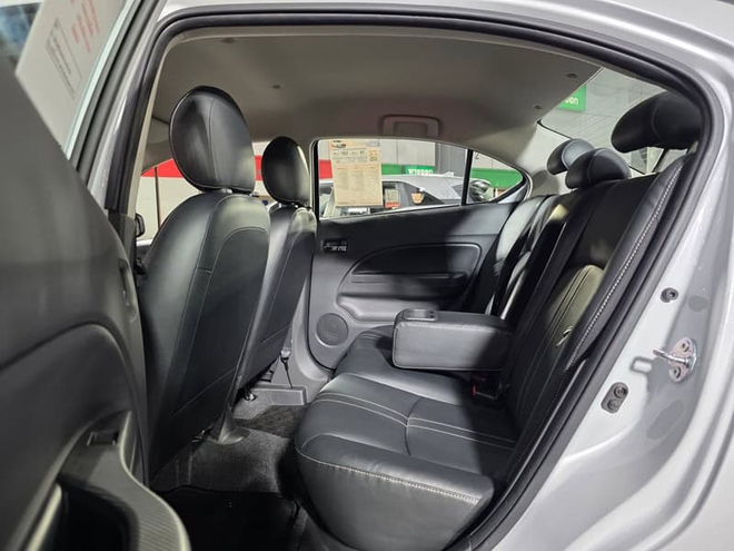 Ảnh thực tế Mitsubishi Attrage gi&aacute; quy đổi từ 445 triệu đồng, b&aacute;n gần s&aacute;t Việt Nam: mặt trước hầm hố, c&oacute; ADAS cạnh tranh Accent - Ảnh 7.