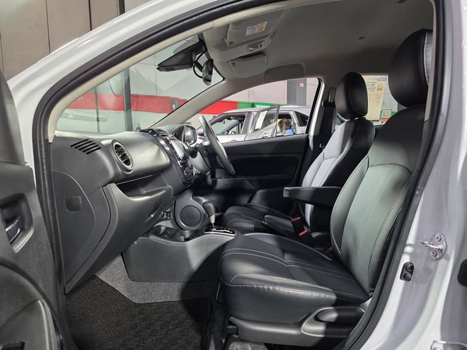 Ảnh thực tế Mitsubishi Attrage gi&aacute; quy đổi từ 445 triệu đồng, b&aacute;n gần s&aacute;t Việt Nam: mặt trước hầm hố, c&oacute; ADAS cạnh tranh Accent - Ảnh 6.