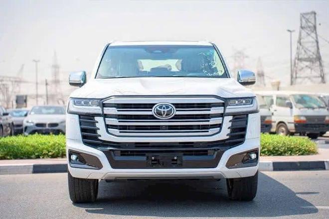 Đại l&yacute; b&aacute;o Toyota Land Cruiser hybrid ra mắt Việt Nam trong th&aacute;ng 9, kh&aacute;ch muốn nhận xe sớm phải trả th&ecirc;m gần 900 triệu đồng - Ảnh 3.