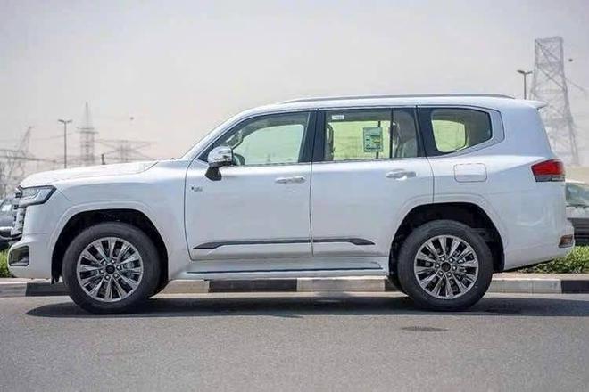 Đại l&yacute; b&aacute;o Toyota Land Cruiser hybrid ra mắt Việt Nam trong th&aacute;ng 9, kh&aacute;ch muốn nhận xe sớm phải trả th&ecirc;m gần 900 triệu đồng - Ảnh 5.