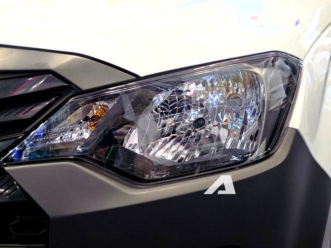 Xem thực tế Isuzu D-Max bản rẻ nhất vừa ra mắt Việt Nam: Gương chỉnh 'cơm' hoàn toàn, mâm cùng kích thước Kia Morning, lái xe tập trung hơn vì thiếu một trang bị quen thuộc trên nhiều xe bán tải - Ảnh 5.