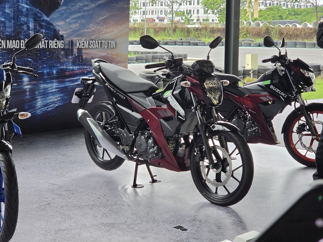 Suzuki Satria 2026 ra mắt Việt Nam: Gi&aacute; từ 54,5 triệu, nhiều n&acirc;ng cấp về kiểu d&aacute;ng, trang bị, kết nối điện thoại, cạnh tranh Exciter, Winner - Ảnh 5.