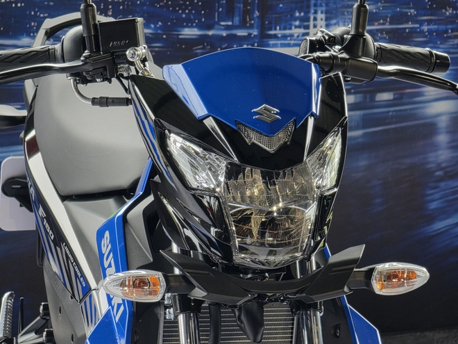 Suzuki Satria 2026 ra mắt Việt Nam: Gi&aacute; từ 54,5 triệu, nhiều n&acirc;ng cấp về kiểu d&aacute;ng, trang bị, kết nối điện thoại, cạnh tranh Exciter, Winner - Ảnh 3.