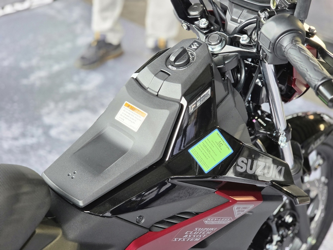 Suzuki Satria 2026 ra mắt Việt Nam: Gi&aacute; từ 54,5 triệu, nhiều n&acirc;ng cấp về kiểu d&aacute;ng, trang bị, kết nối điện thoại, cạnh tranh Exciter, Winner - Ảnh 11.