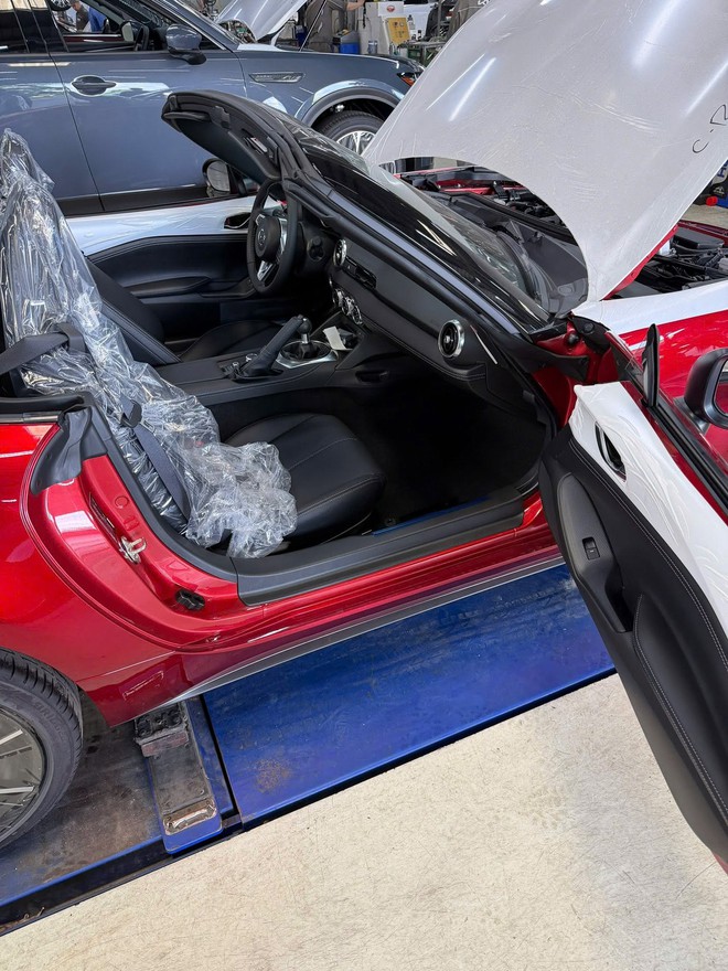 Cường ‘Đô la’ sắm Mazda MX-5 số sàn giá hơn 1,3 tỷ đồng vừa ra mắt Việt Nam? - Ảnh 5.