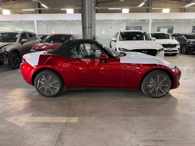Cường ‘Đô la’ sắm Mazda MX-5 số sàn giá hơn 1,3 tỷ đồng vừa ra mắt Việt Nam? - Ảnh 3.