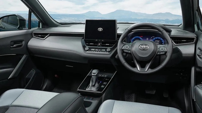 Toyota Corolla Cross th&ecirc;m bản mới: Ca lăng hầm hố hơn, lốp d&agrave;y hợp đi địa h&igrave;nh, th&ecirc;m camera nh&igrave;n xuy&ecirc;n gầm - Ảnh 8.