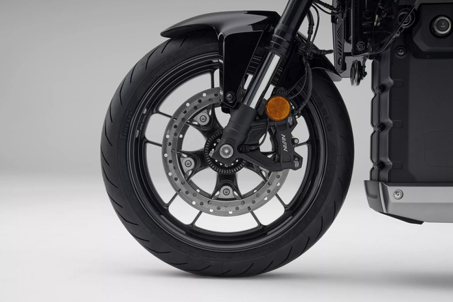 Honda WN7 từng về Việt Nam chốt gi&aacute; quy đổi hơn 440 triệu đồng: Mạnh ngang xe xăng 700cc, chạy 130km/sạc - Ảnh 3.