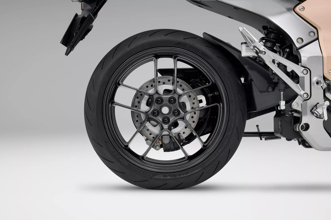 Honda WN7 từng về Việt Nam chốt gi&aacute; quy đổi hơn 440 triệu đồng: Mạnh ngang xe xăng 700cc, chạy 130km/sạc - Ảnh 4.