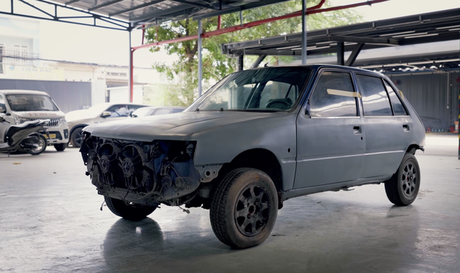 Thợ Việt hồi sinh Peugeot 205 h&agrave;ng hiếm từ sắt rỉ th&agrave;nh long lanh: Mất một năm thực hiện, thay một loạt chi tiết từ ngo&agrave;i v&agrave;o trong - Ảnh 2.