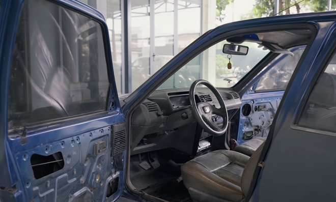 Thợ Việt hồi sinh Peugeot 205 h&agrave;ng hiếm từ sắt rỉ th&agrave;nh long lanh: Mất một năm thực hiện, thay một loạt chi tiết từ ngo&agrave;i v&agrave;o trong - Ảnh 3.