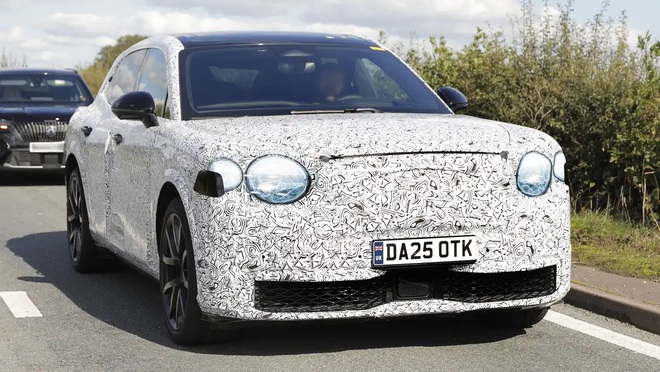 Bentley 'nh&aacute; h&agrave;ng' mẫu xe ho&agrave;n to&agrave;n mới: SUV nhỏ hơn Bentayga, đi gần 500km/sạc, được h&atilde;ng 'chăm ch&uacute;t nhất từ trước đến nay' - Ảnh 3.