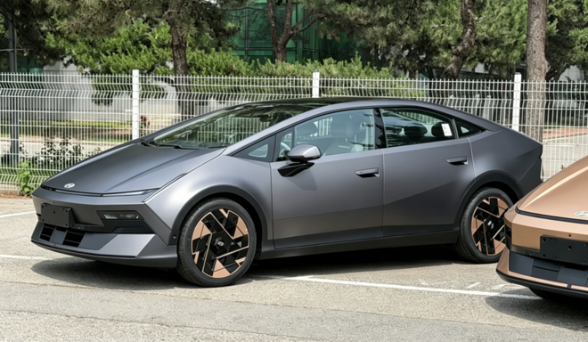 Hyundai Ioniq V lộ thiết kế kh&ocirc;ng giống ai, đi hơn 600km/sạc, c&oacute; bản kh&ocirc;ng lo phải tấp v&agrave;o trạm sạc - Ảnh 2.