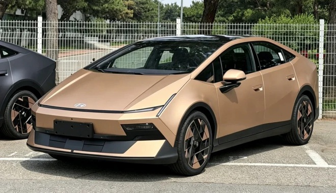 Hyundai Ioniq V lộ thiết kế kh&ocirc;ng giống ai, đi hơn 600km/sạc, c&oacute; bản kh&ocirc;ng lo phải tấp v&agrave;o trạm sạc - Ảnh 1.