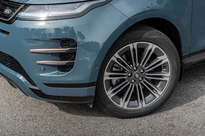 Chọn Range Rover Evoque cho vợ: Chiếc xe hiếm hoi gi&uacute;p c&aacute;c &ocirc;ng chồng đi SUV full-size 'đổi gi&oacute;' m&agrave; kh&ocirc;ng hụt hẫng - Ảnh 4.