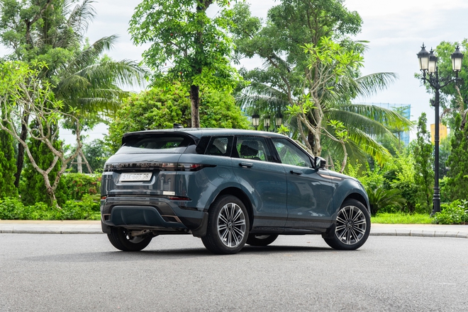 Chọn Range Rover Evoque cho vợ: Chiếc xe hiếm hoi gi&uacute;p c&aacute;c &ocirc;ng chồng đi SUV full-size 'đổi gi&oacute;' m&agrave; kh&ocirc;ng hụt hẫng - Ảnh 2.