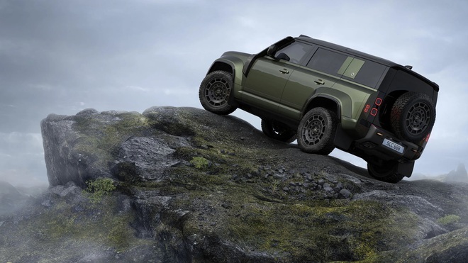Defender 2027 ra mắt: Chia tay động cơ V8 huyền thoại, c&oacute; phi&ecirc;n bản giảm gần 100 m&atilde; lực nhưng đ&aacute;nh đổi tiếng p&ocirc; 'lực' hơn - Ảnh 2.