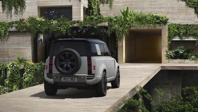 Defender 2027 ra mắt: Chia tay động cơ V8 huyền thoại, c&oacute; phi&ecirc;n bản giảm gần 100 m&atilde; lực nhưng đ&aacute;nh đổi tiếng p&ocirc; 'lực' hơn - Ảnh 8.
