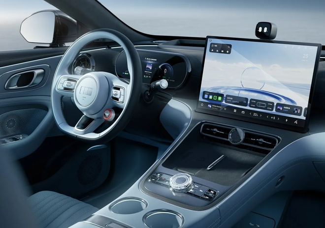 Geely Galaxy TT ra mắt: Sedan điện mạnh 570 m&atilde; lực, sạc đầy đi hơn 700 km, dễ về Việt Nam đấu với BYD Seal - Ảnh 5.