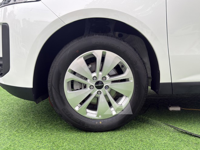 Cận cảnh Jaecoo J5 ti&ecirc;u chuẩn tại H&agrave; Nội: SUV cỡ B d&ugrave;ng m&aacute;y 1.5 tăng &aacute;p, m&agrave;n h&igrave;nh 13,2 inch, nhiều trang bị an to&agrave;n - Ảnh 3.