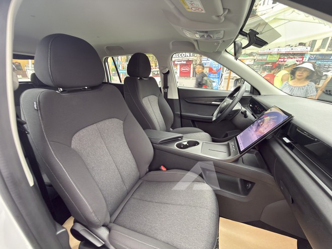 Cận cảnh Jaecoo J5 ti&ecirc;u chuẩn tại H&agrave; Nội: SUV cỡ B d&ugrave;ng m&aacute;y 1.5 tăng &aacute;p, m&agrave;n h&igrave;nh 13,2 inch, nhiều trang bị an to&agrave;n - Ảnh 9.