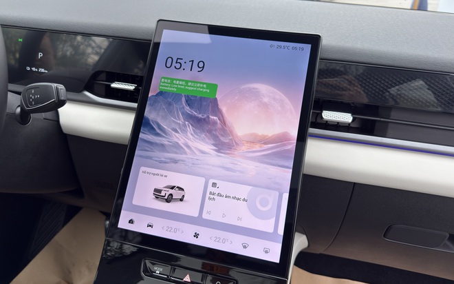 Ảnh thực tế Jaecoo J5 hybrid lắp r&aacute;p tại Việt Nam: Mạnh hơn hẳn Yaris Cross, HR-V, 18 t&iacute;nh năng ADAS, đầy b&igrave;nh chạy gần 1.000km - Ảnh 13.