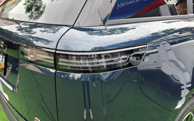 Ảnh thực tế Jaecoo J5 hybrid lắp r&aacute;p tại Việt Nam: Mạnh hơn hẳn Yaris Cross, HR-V, 18 t&iacute;nh năng ADAS, đầy b&igrave;nh chạy gần 1.000km - Ảnh 7.